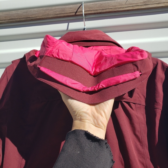 REI E1 Elements long bugandy rain coat - Picture 11 of 13